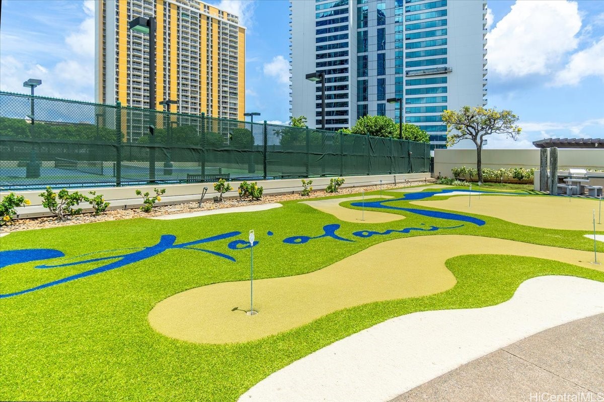 1177 Queen Street PH4608