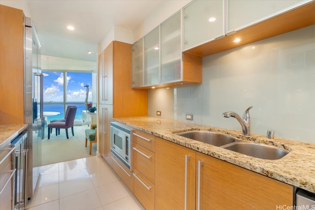 1177 Queen Street PH4608