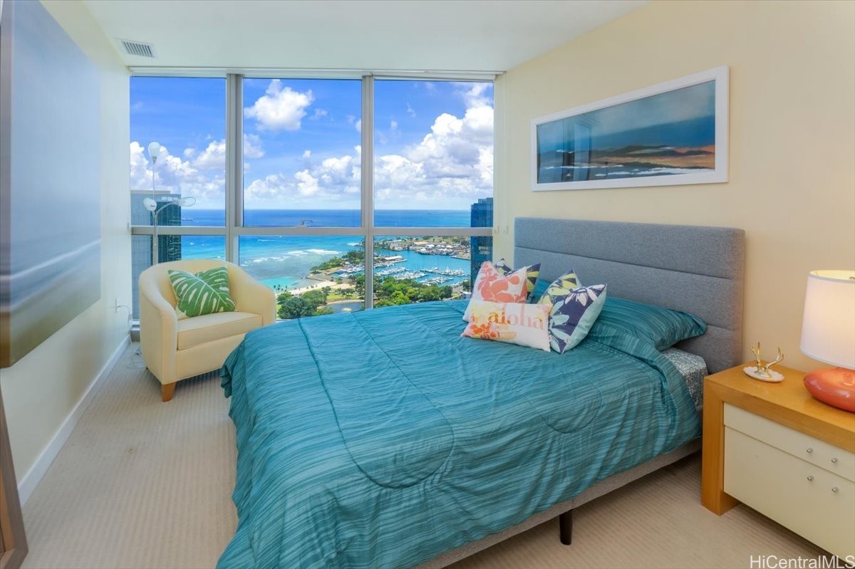 1177 Queen Street PH4608