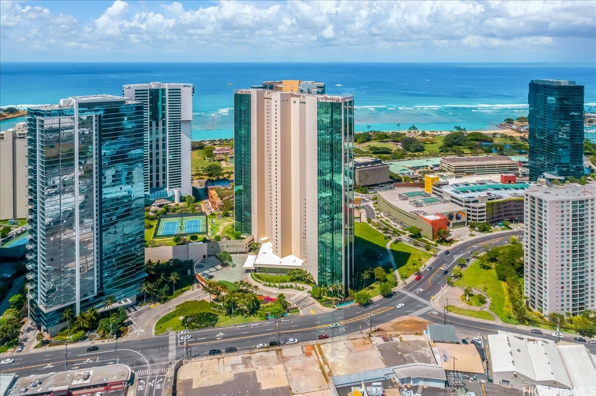 1177 Queen Street PH4608