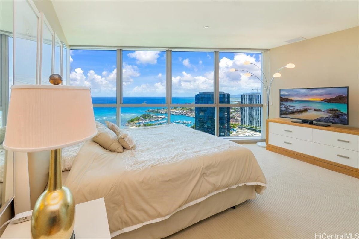 1177 Queen Street PH4608