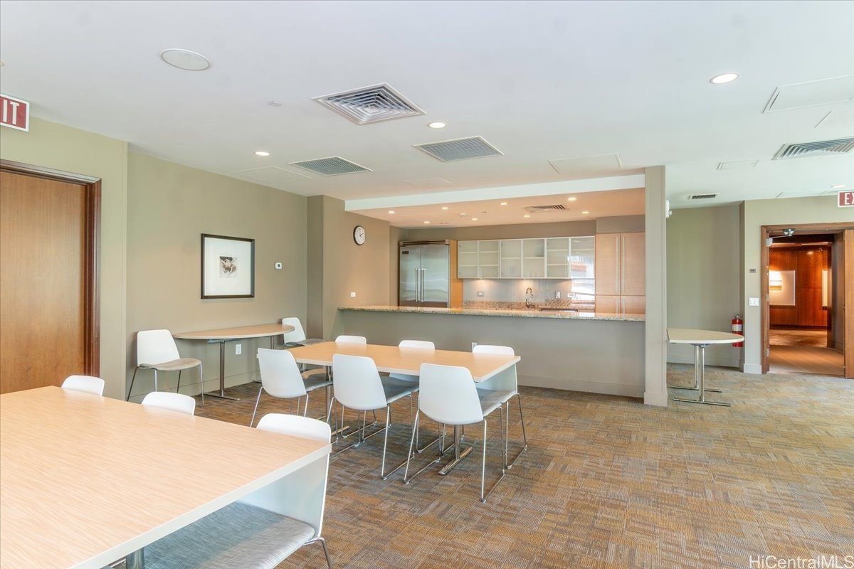 1177 Queen Street PH4608