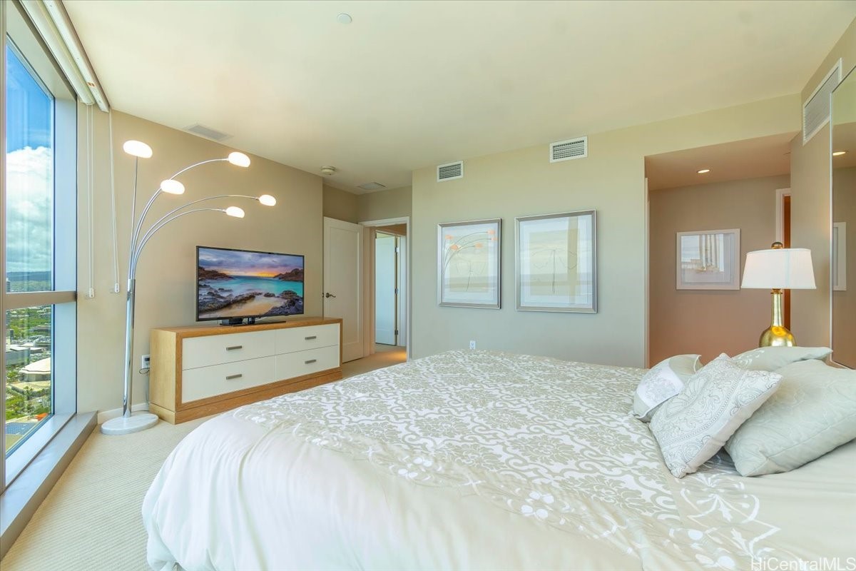 1177 Queen Street PH4608