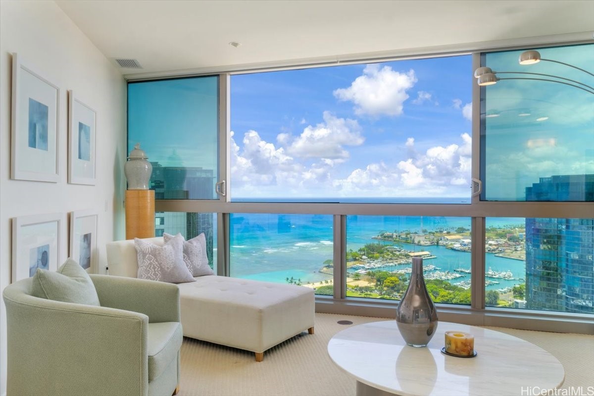 1177 Queen Street PH4608