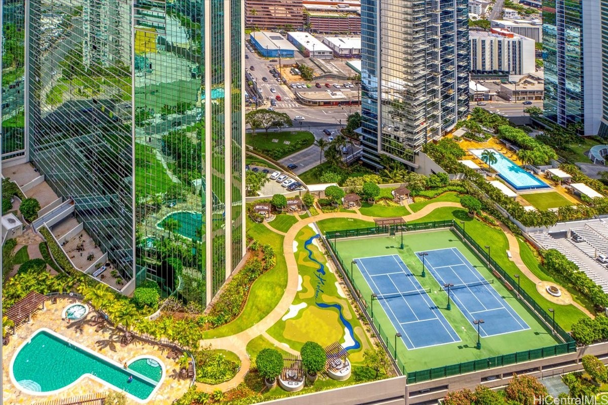 1177 Queen Street PH4608