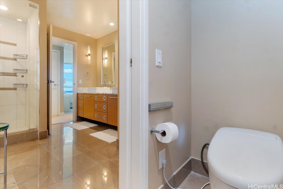 1177 Queen Street PH4608