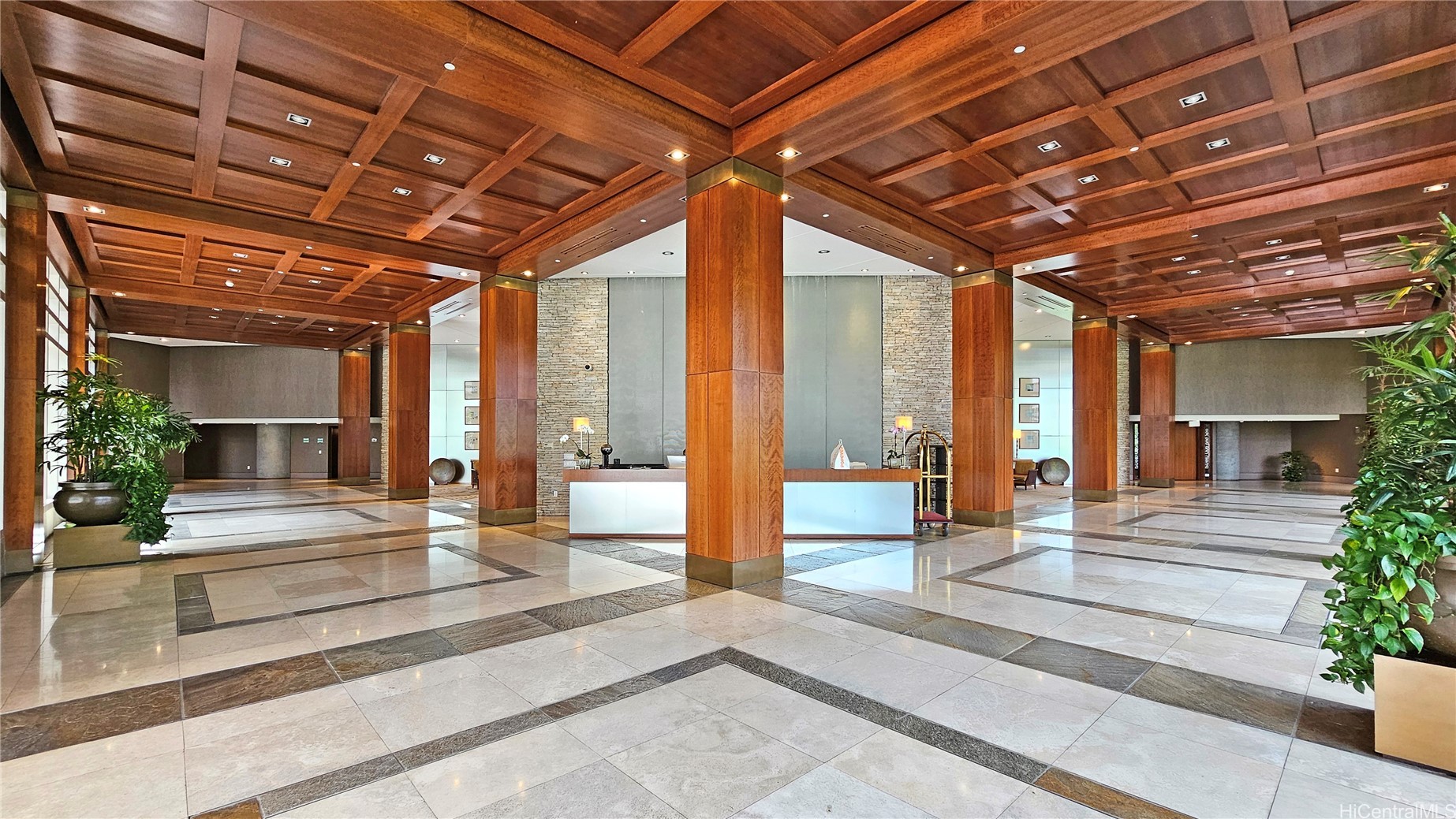 1177 Queen Street PH4608