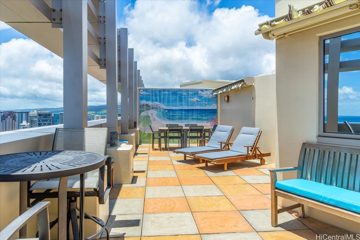 1177 Queen Street PH4608