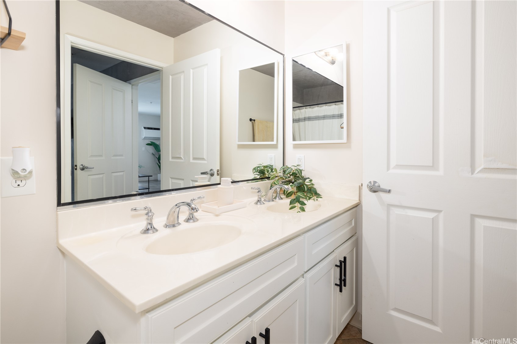 91-1227 Kamaaha Avenue 302