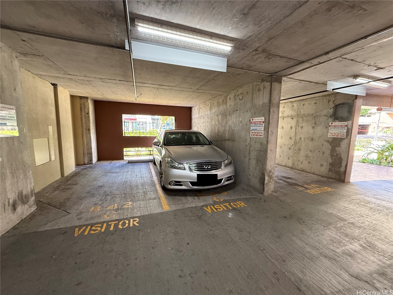 1810 Kaioo Drive B513