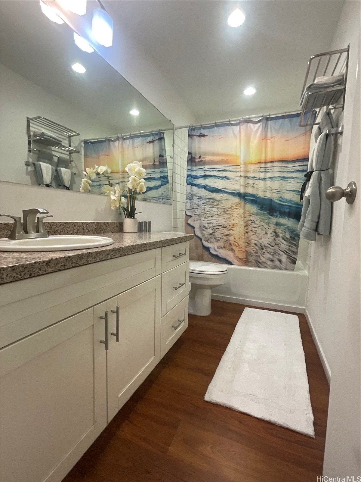 3731 KANAINA Avenue 240