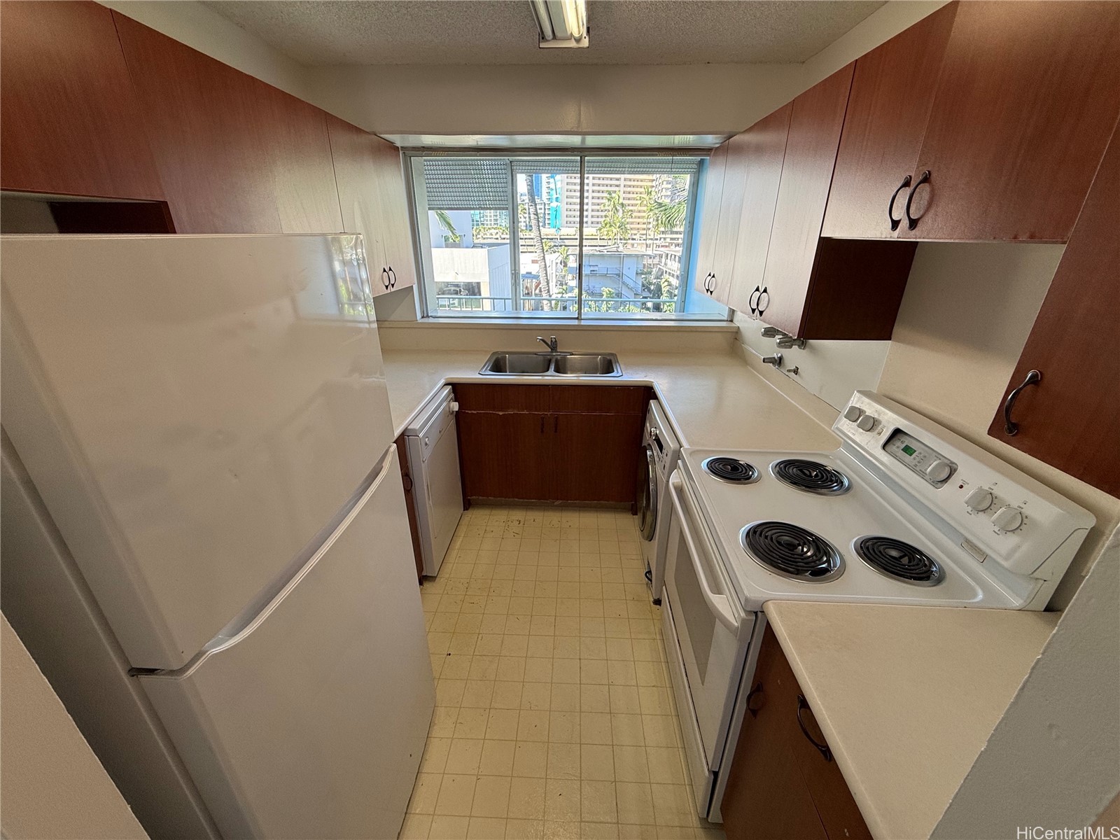 439 Keoniana Street 504