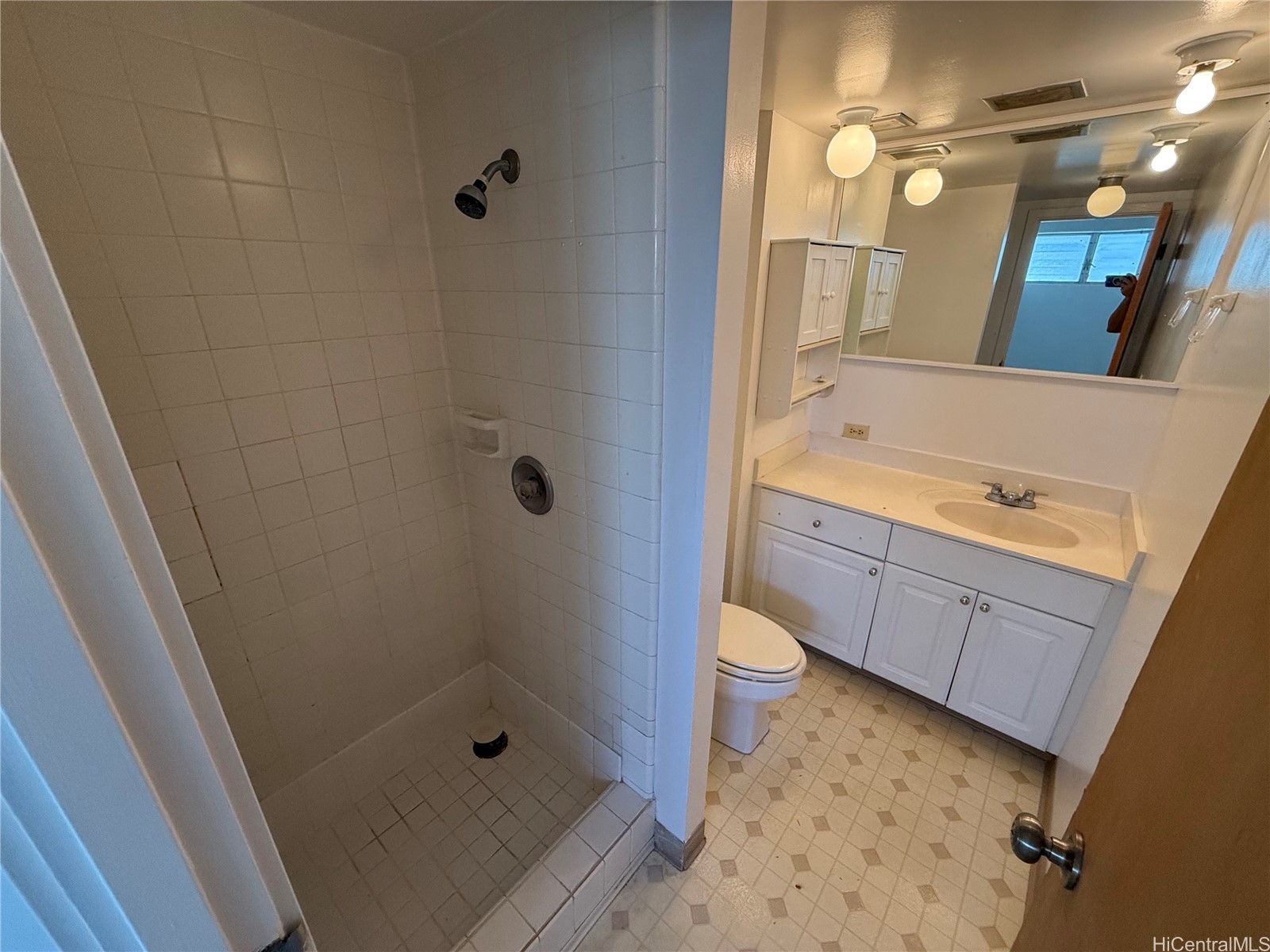 439 Keoniana Street 504