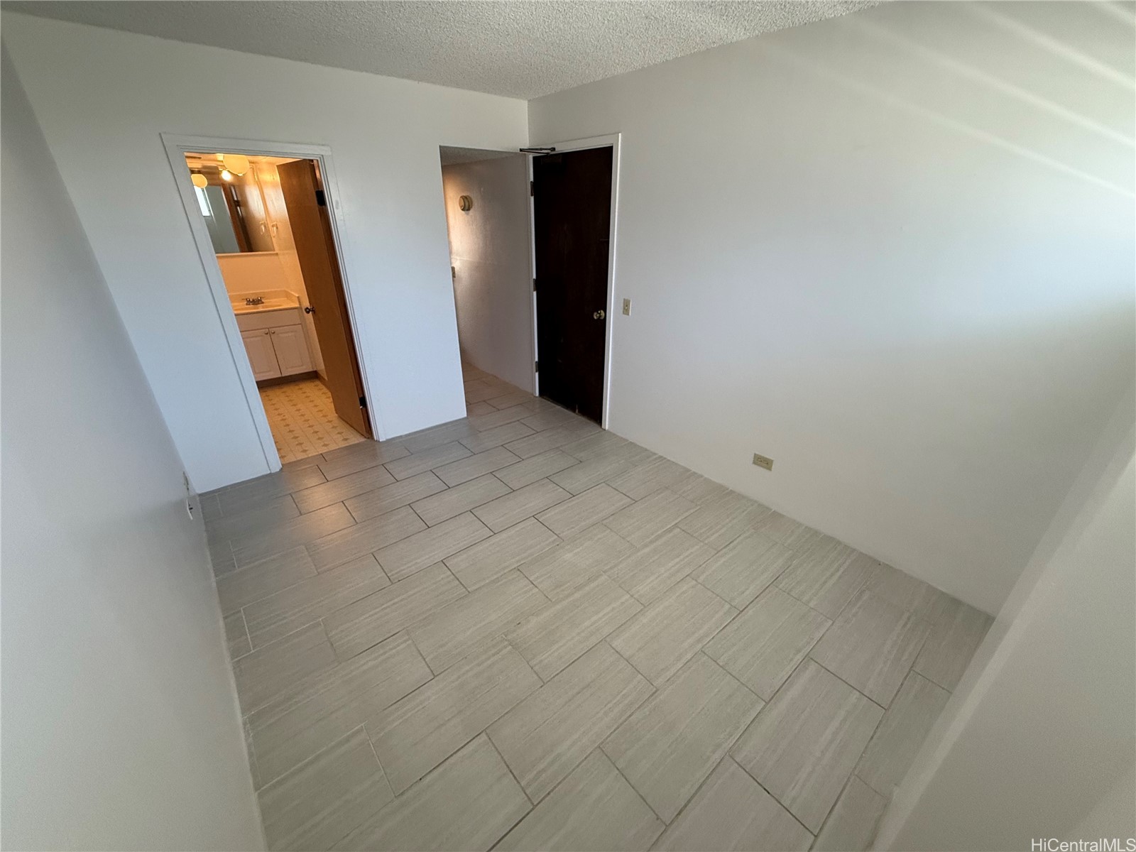 439 Keoniana Street 504