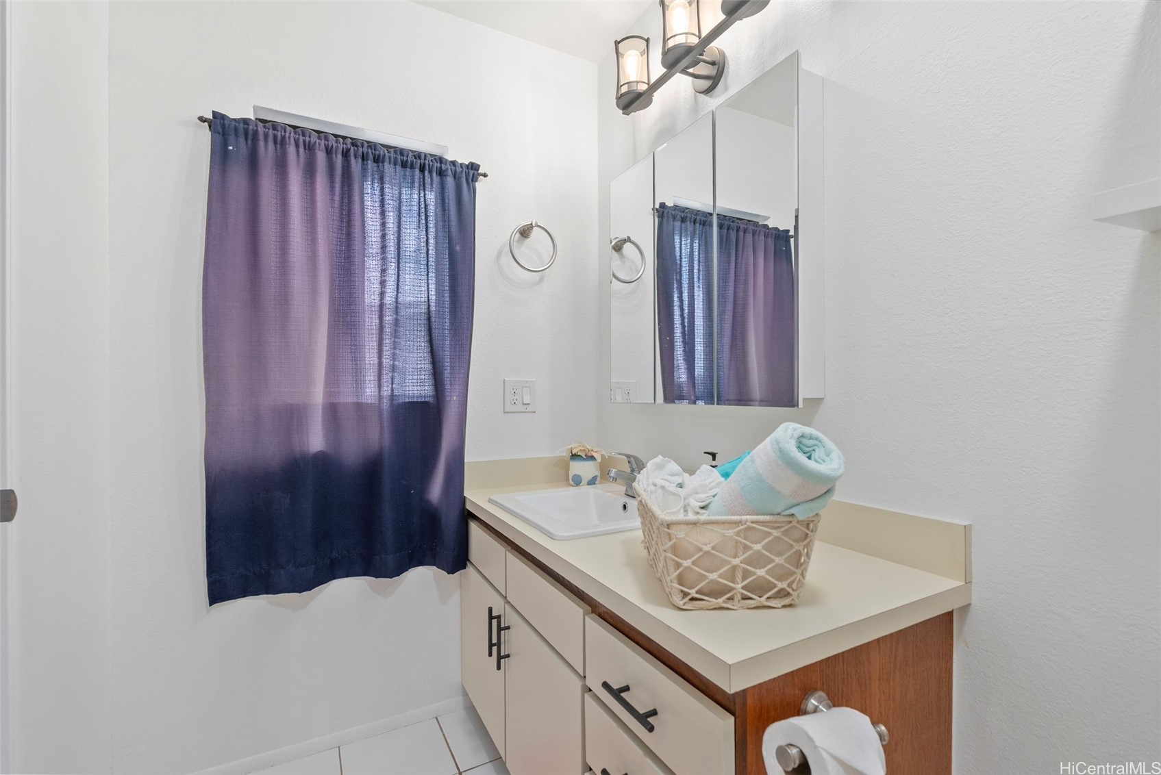 95-349 Kuahelani Avenue B-2