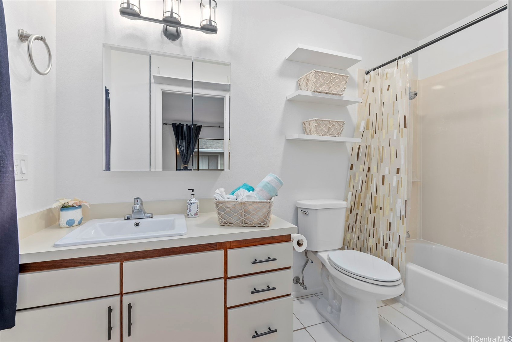 95-349 Kuahelani Avenue B-2