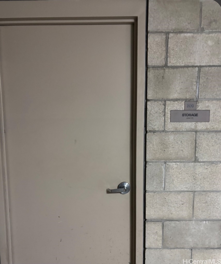 1177 Queen Street S306