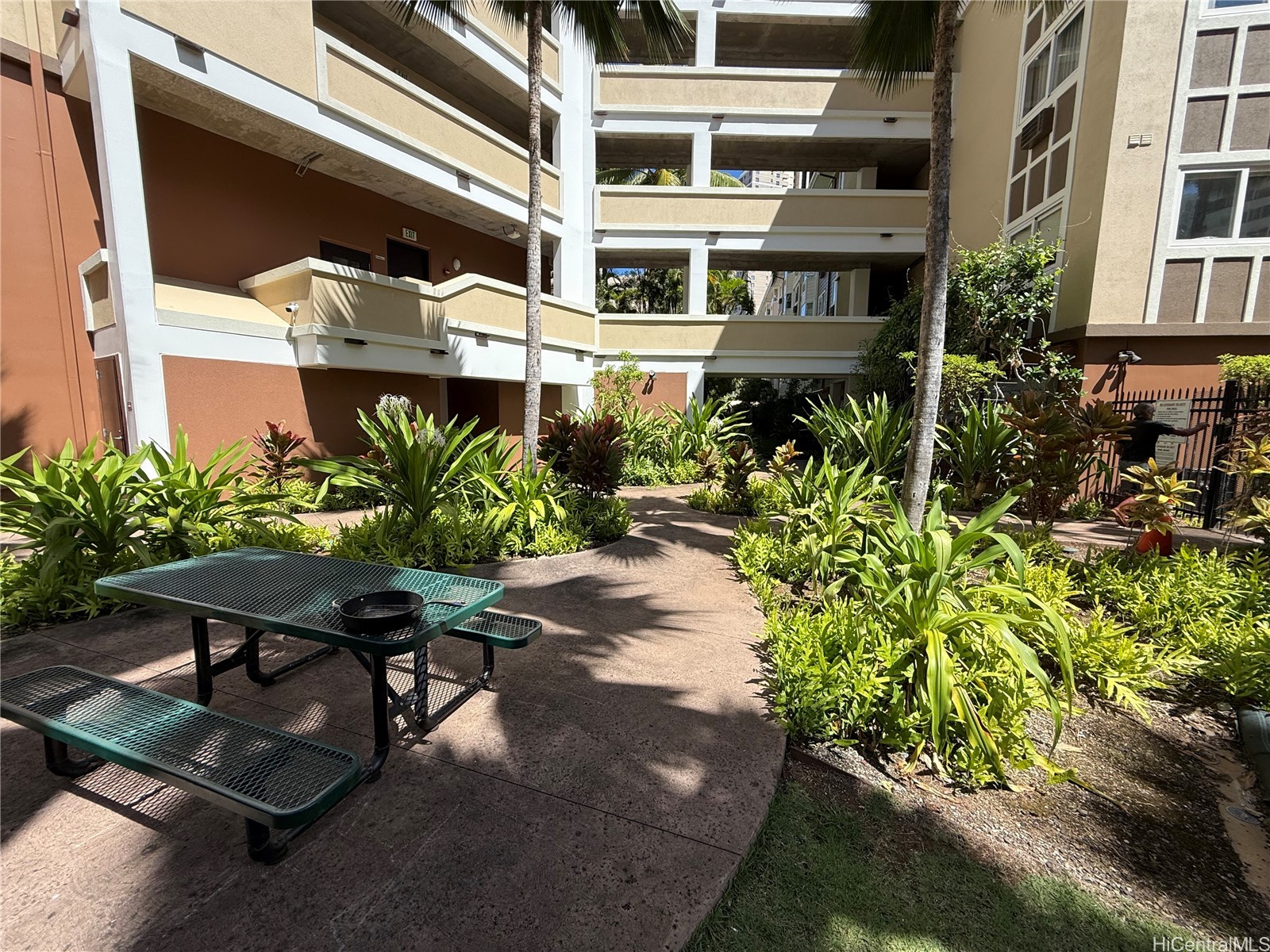 1810 Kaioo Drive B513