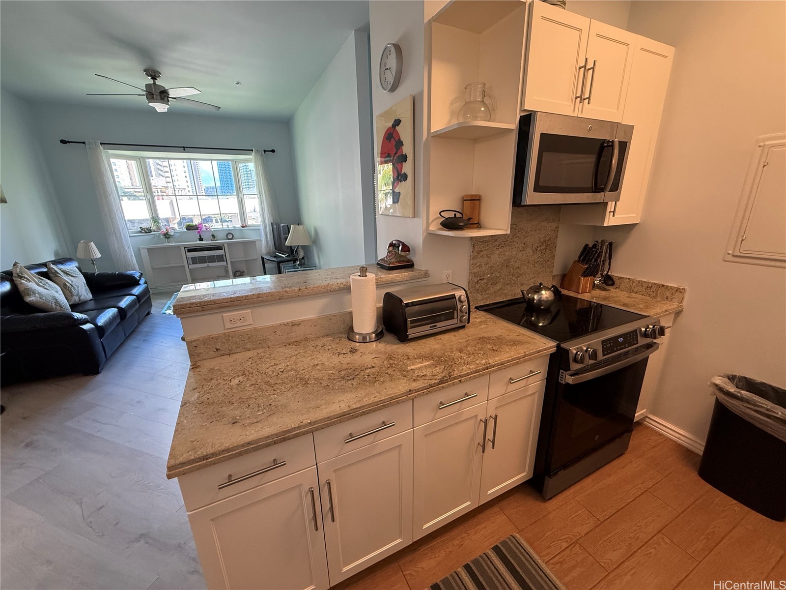 1810 Kaioo Drive B513