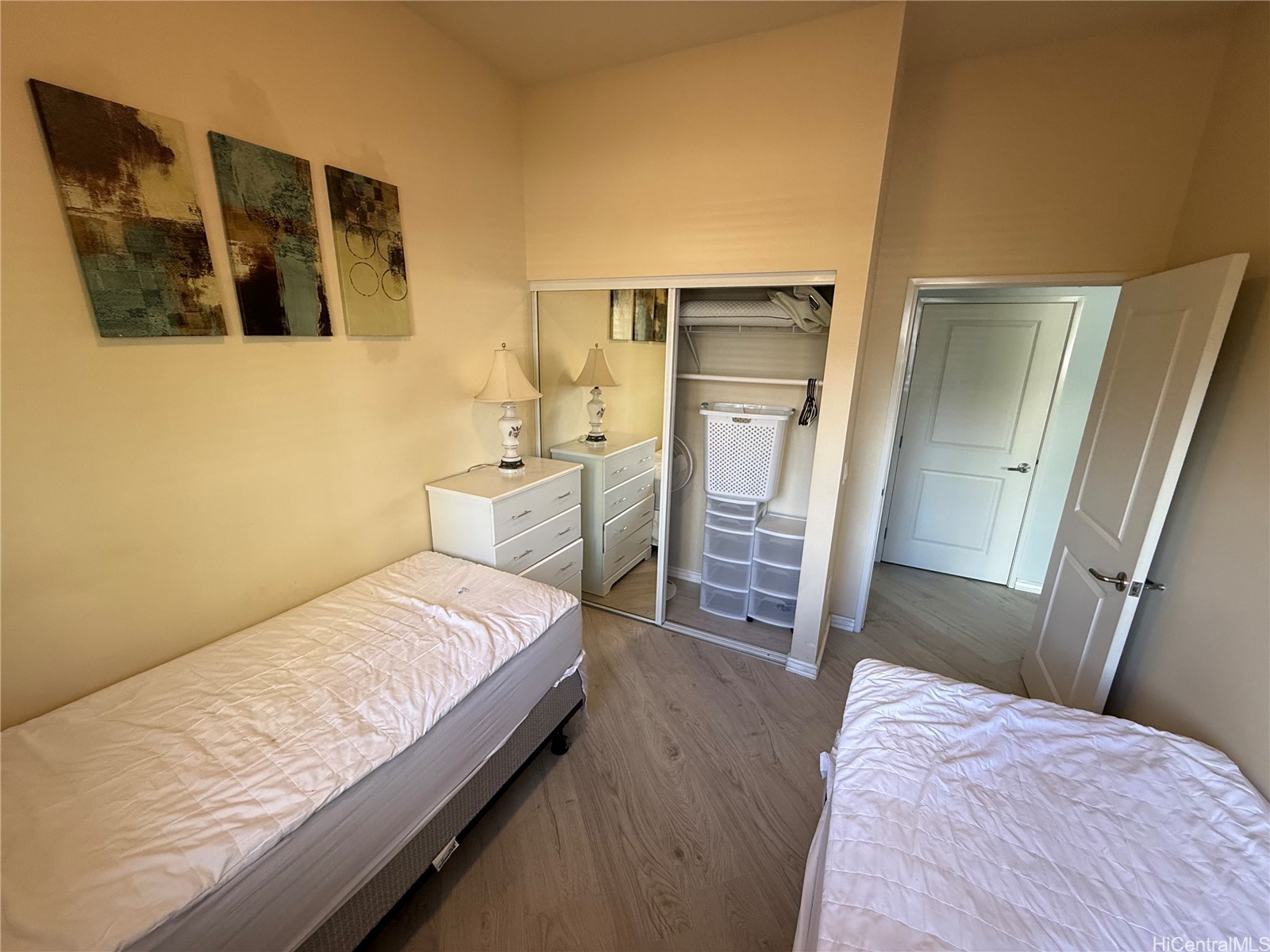 1810 Kaioo Drive B513