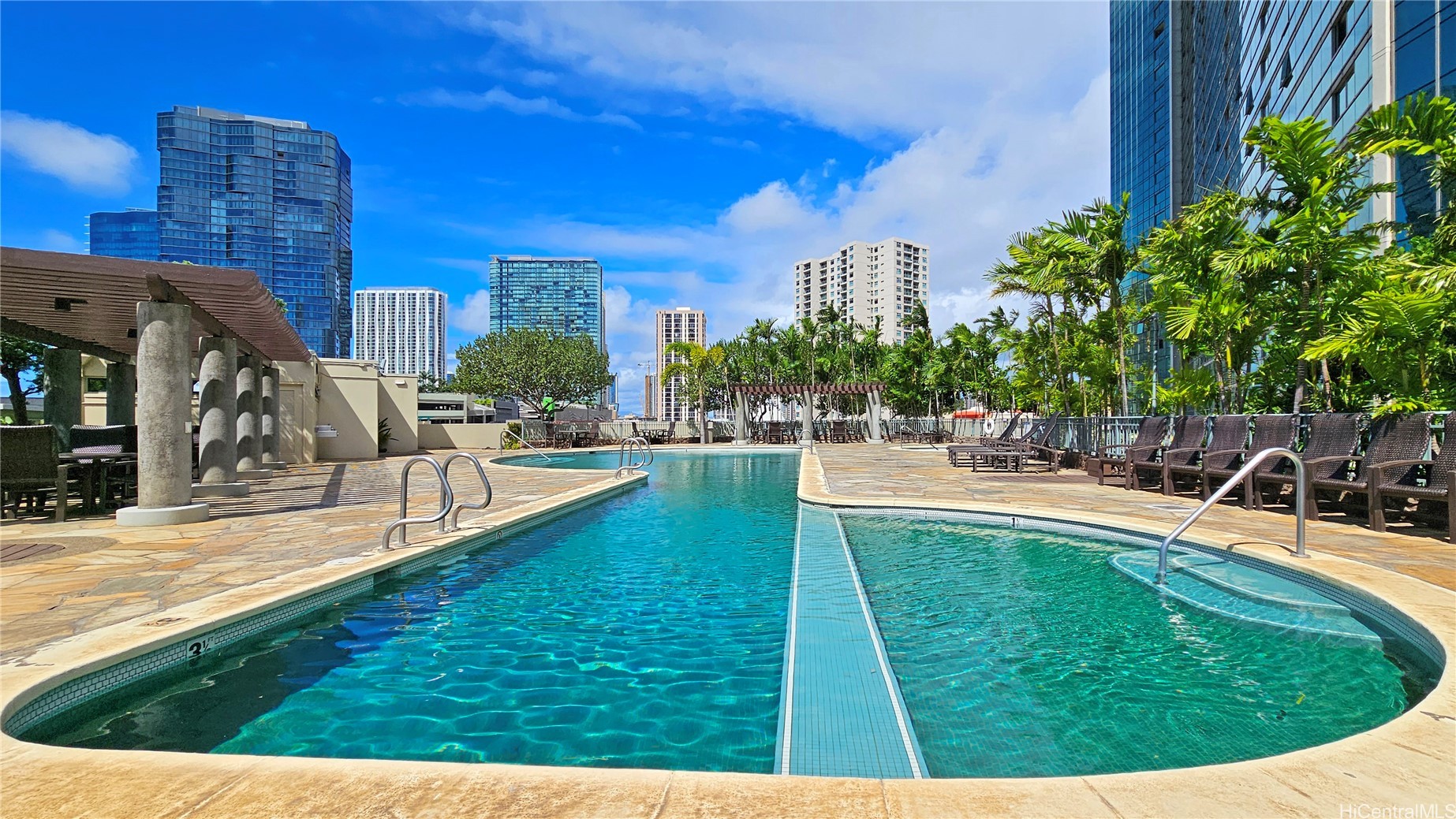1177 Queen Street 4610