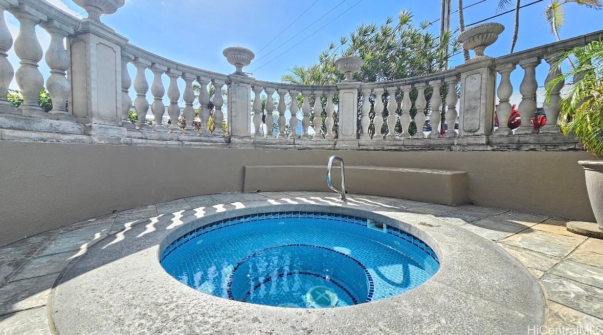 1080 S Beretania Street 502