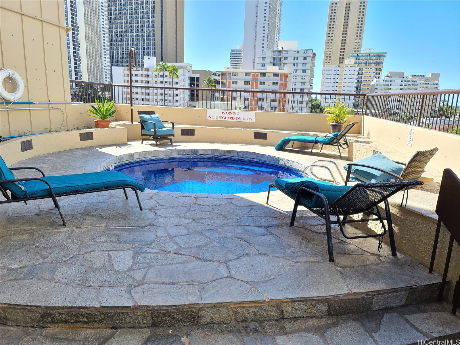 320 Liliuokalani Avenue 2304