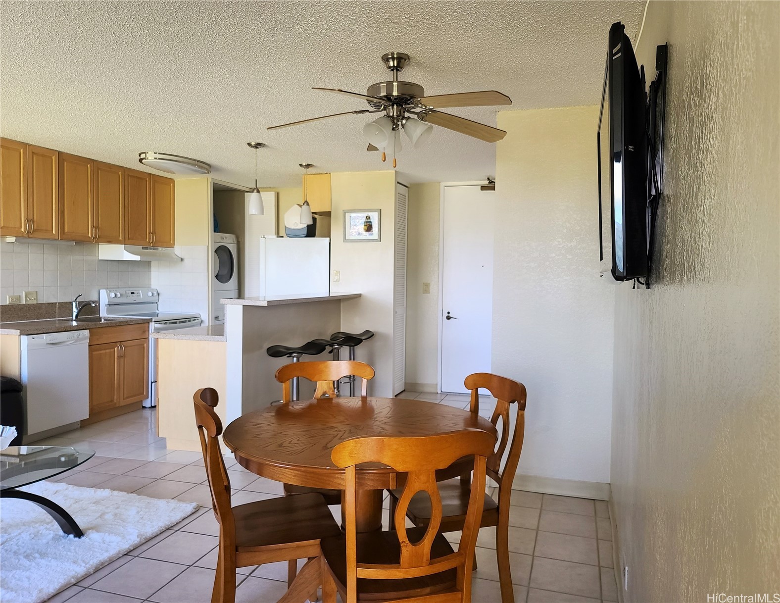 320 Liliuokalani Avenue 2304