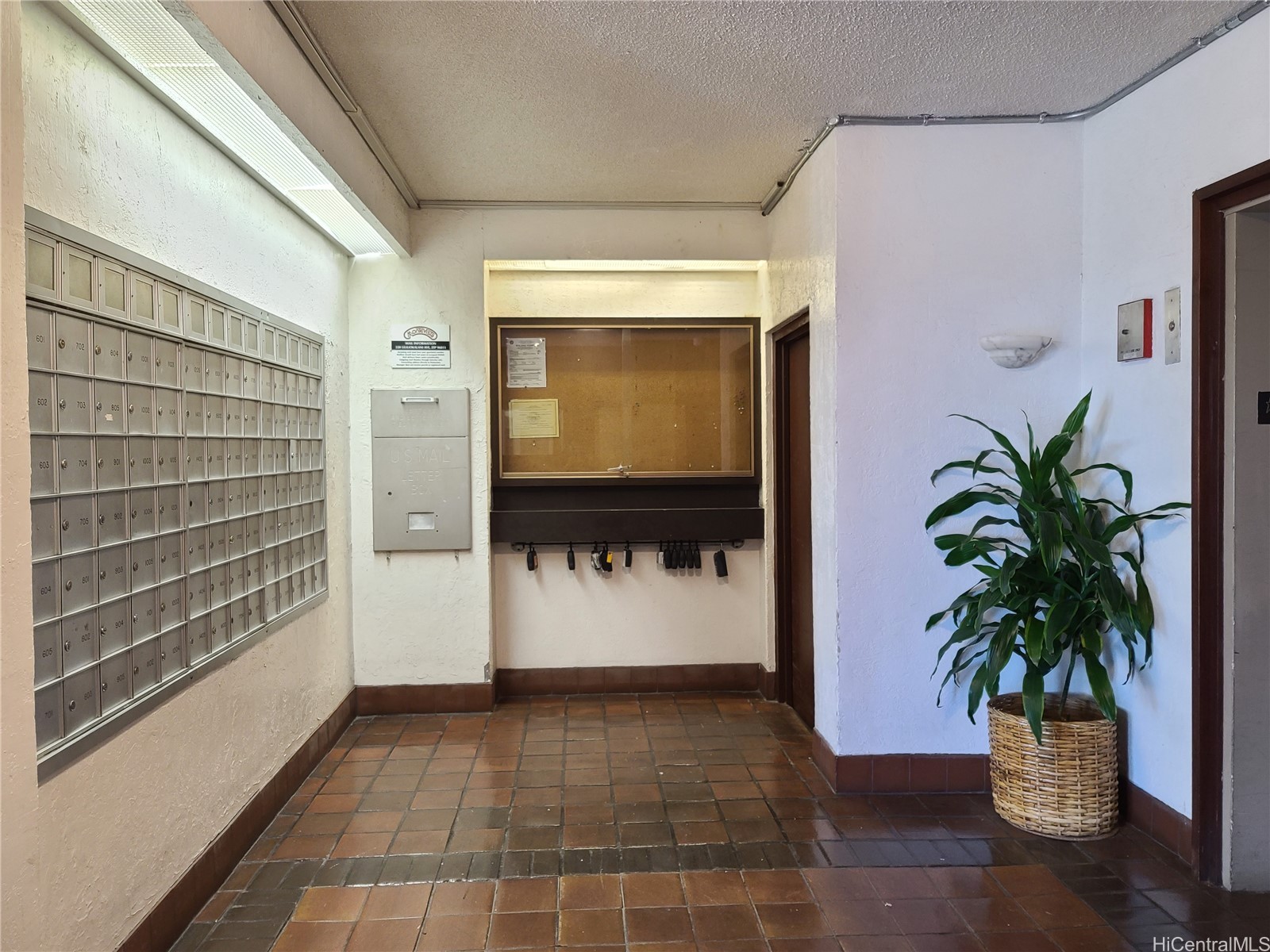 320 Liliuokalani Avenue 2304