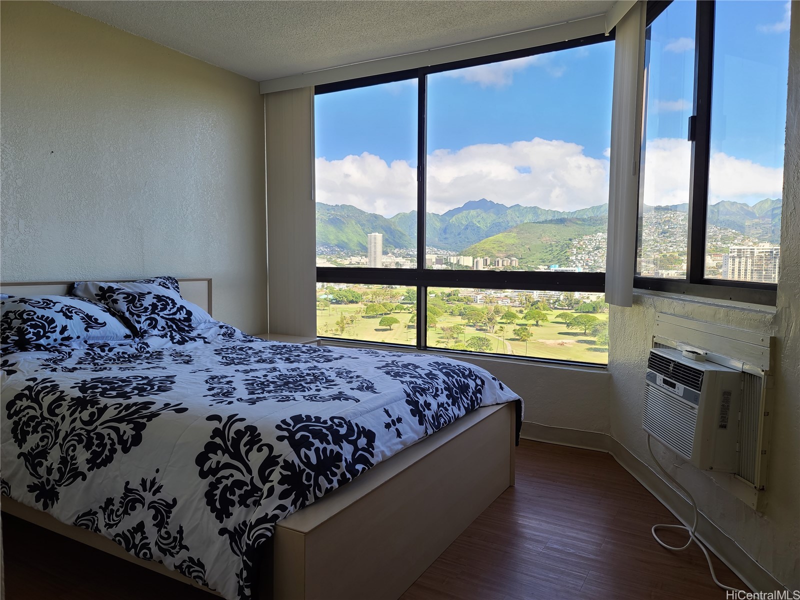 320 Liliuokalani Avenue 2304