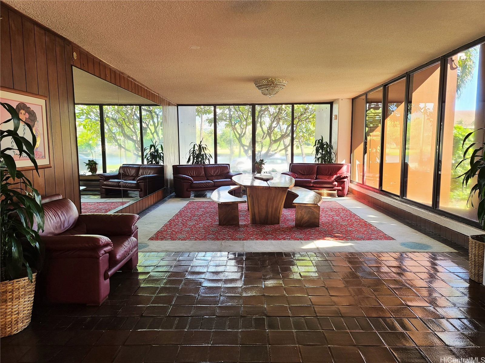 320 Liliuokalani Avenue 2304