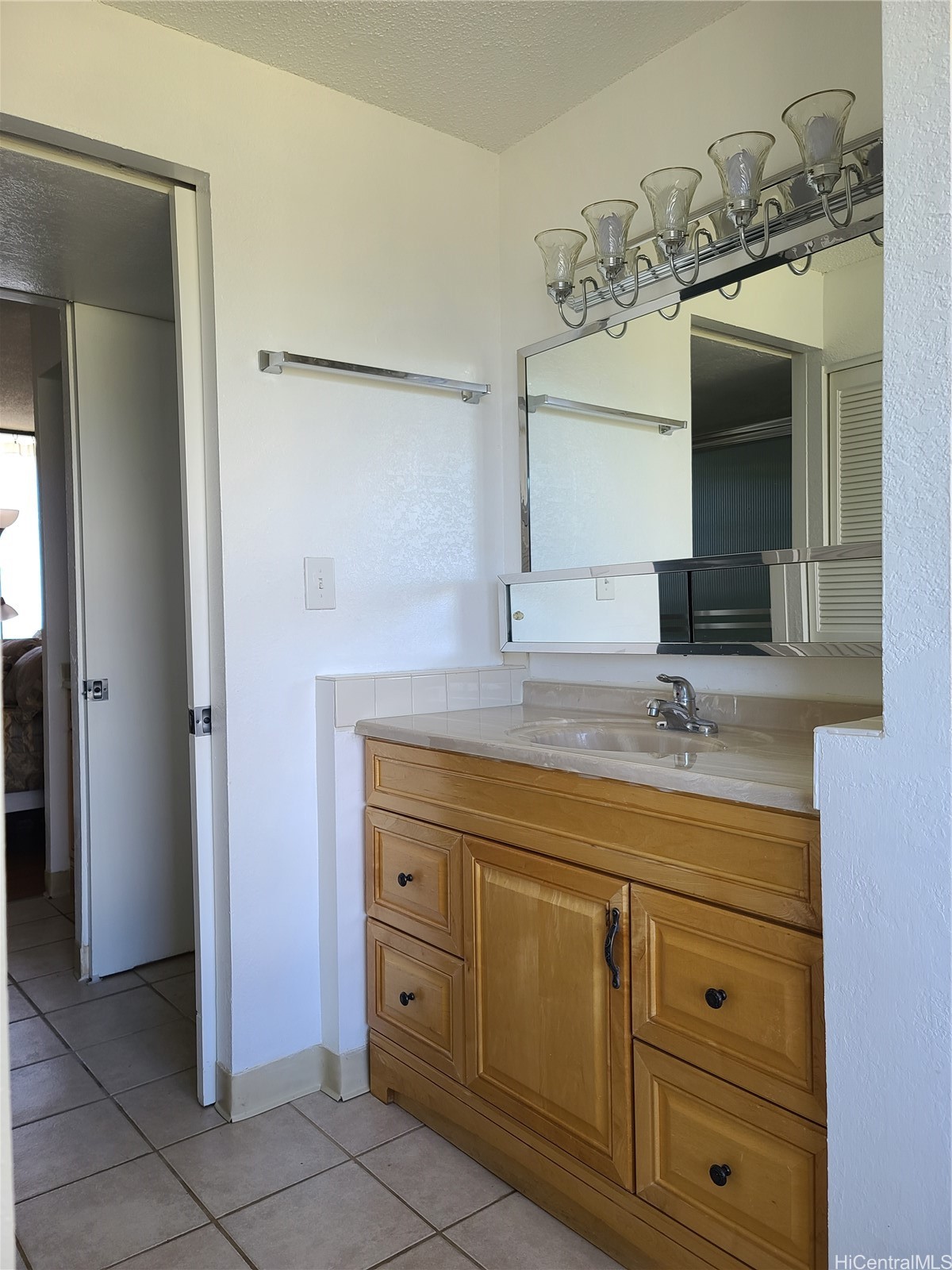 320 Liliuokalani Avenue 2304