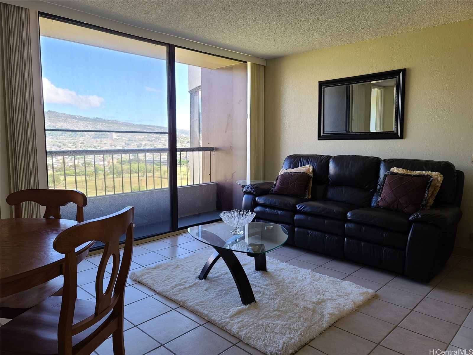 320 Liliuokalani Avenue 2304