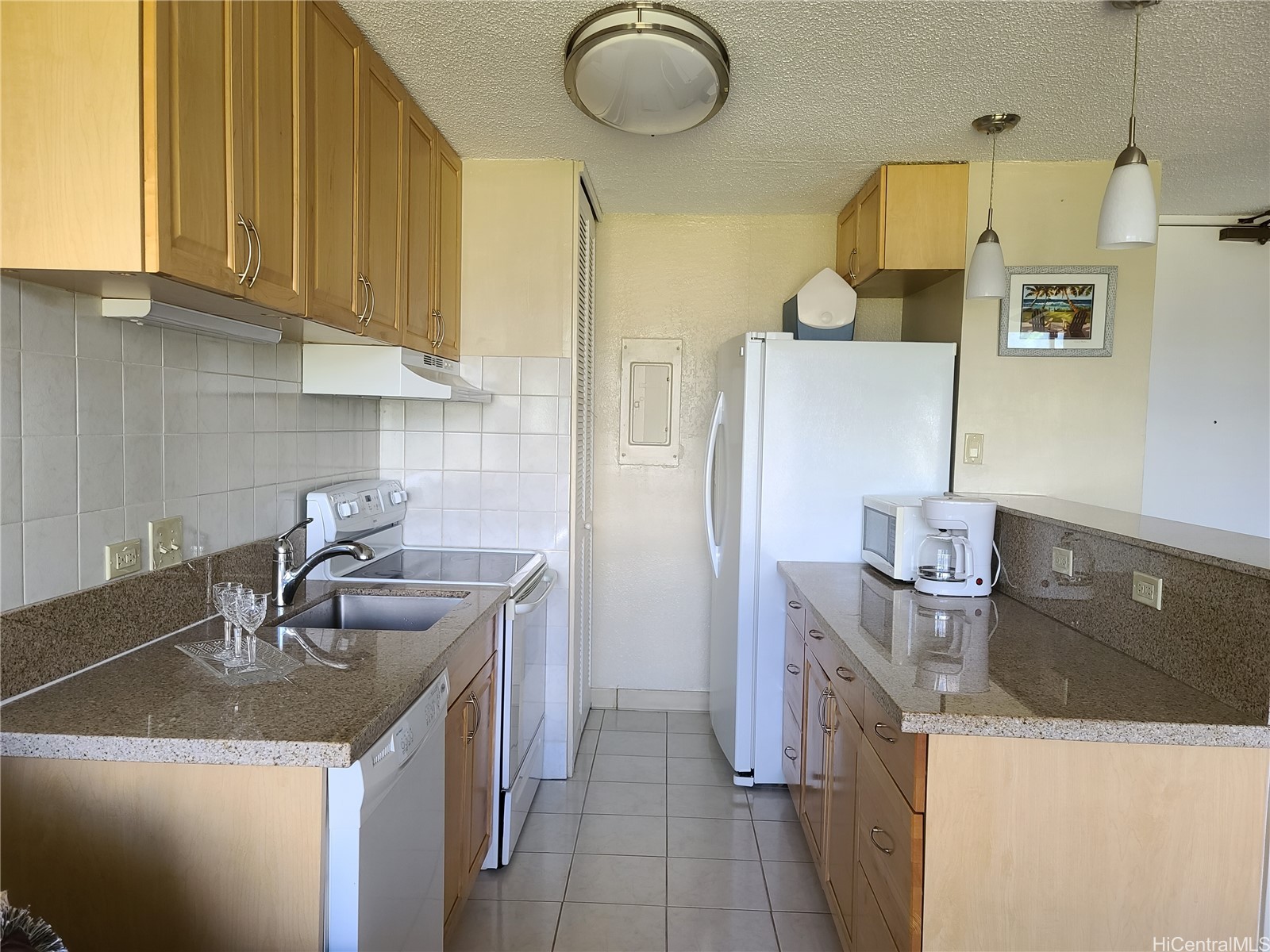 320 Liliuokalani Avenue 2304