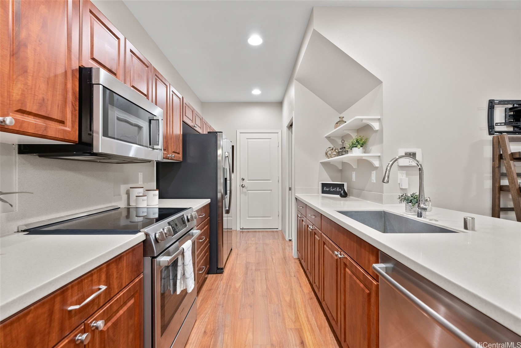 91-6221 Kapolei Parkway 358
