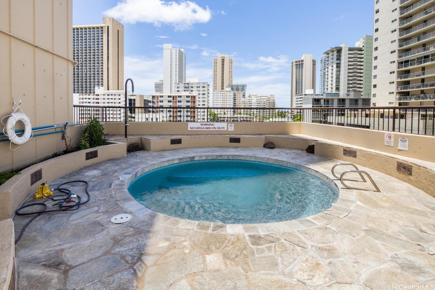 320 Liliuokalani Avenue 902