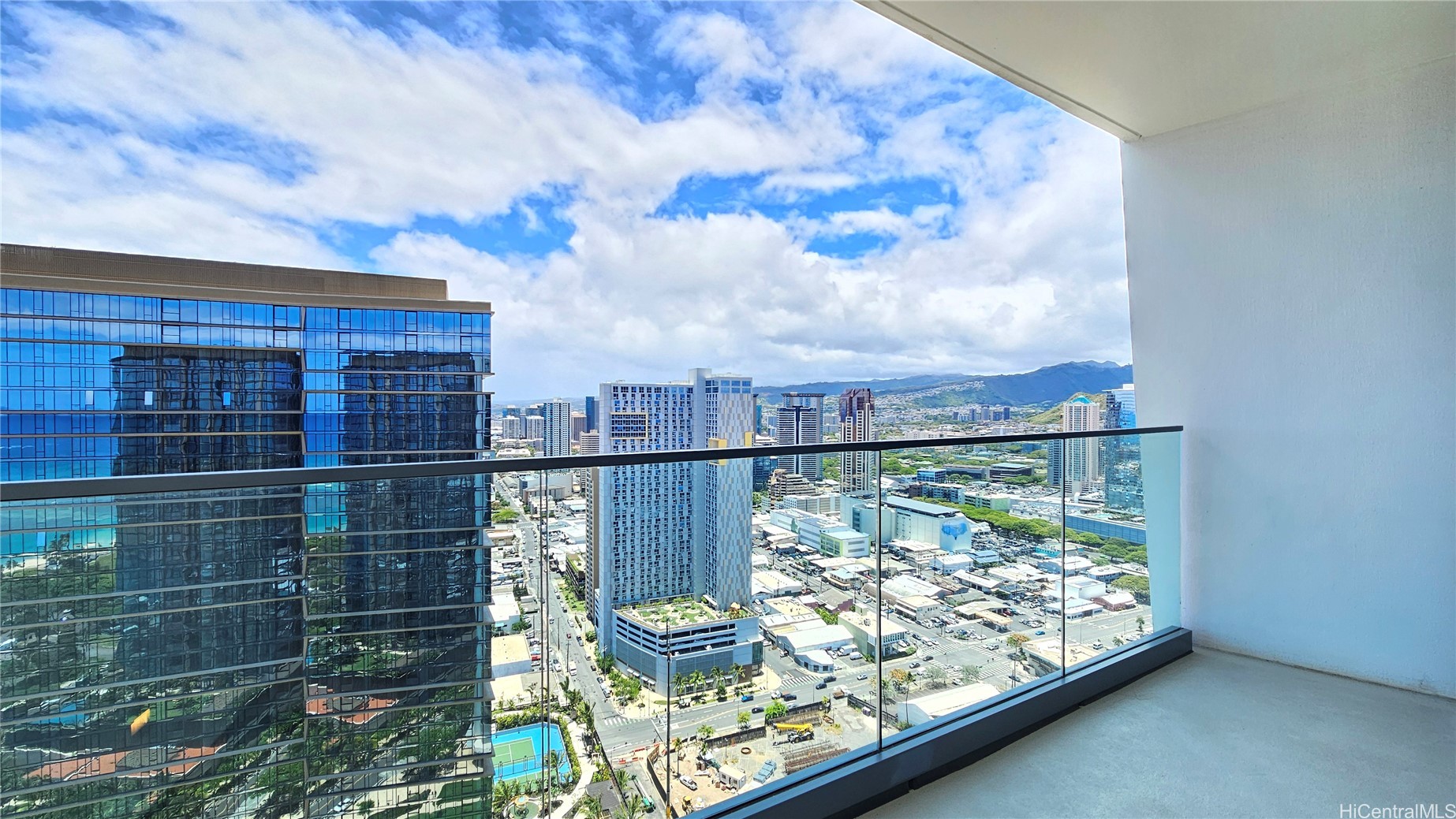 1000 Auahi Street 3709