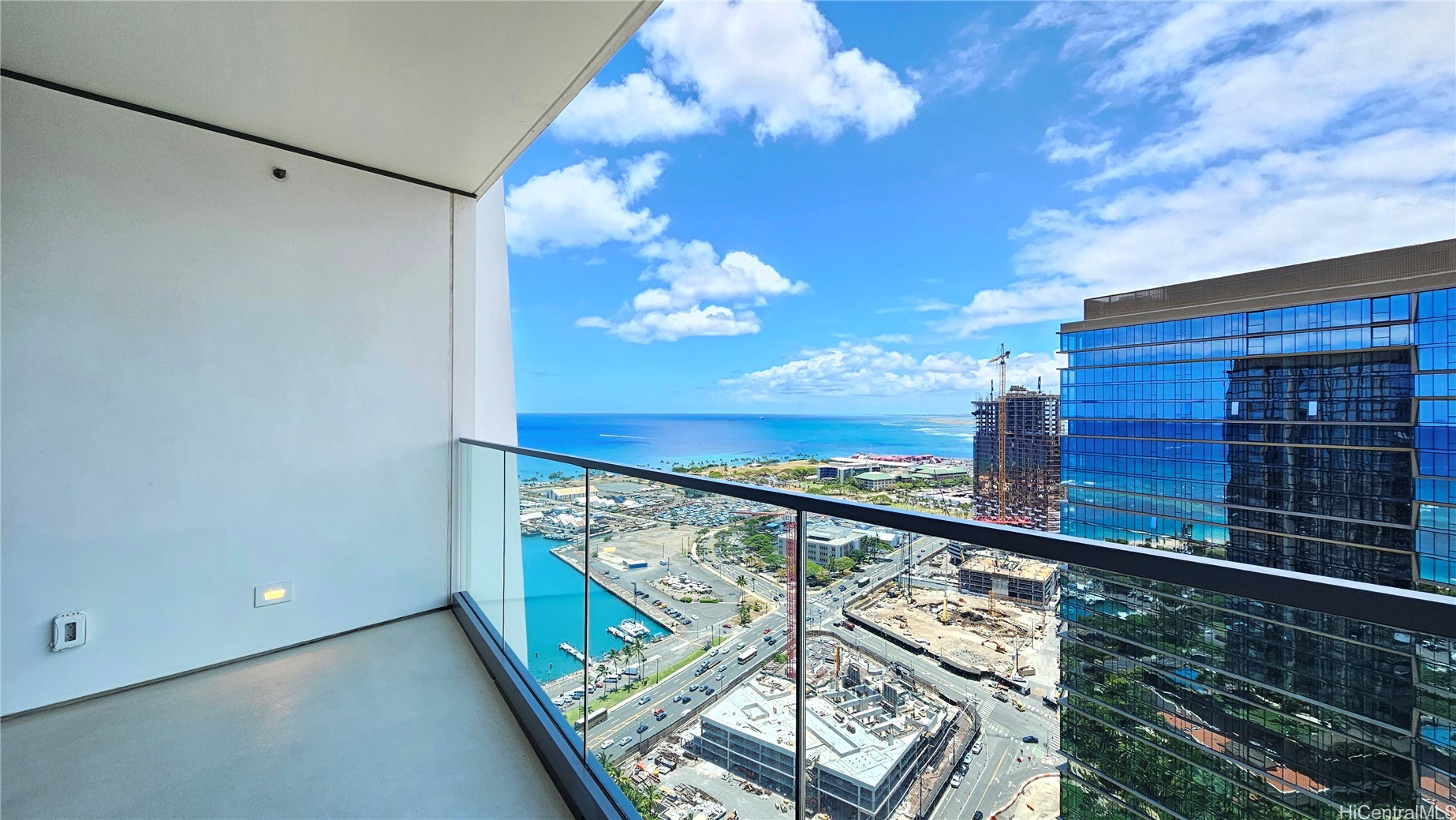 1000 Auahi Street 3709