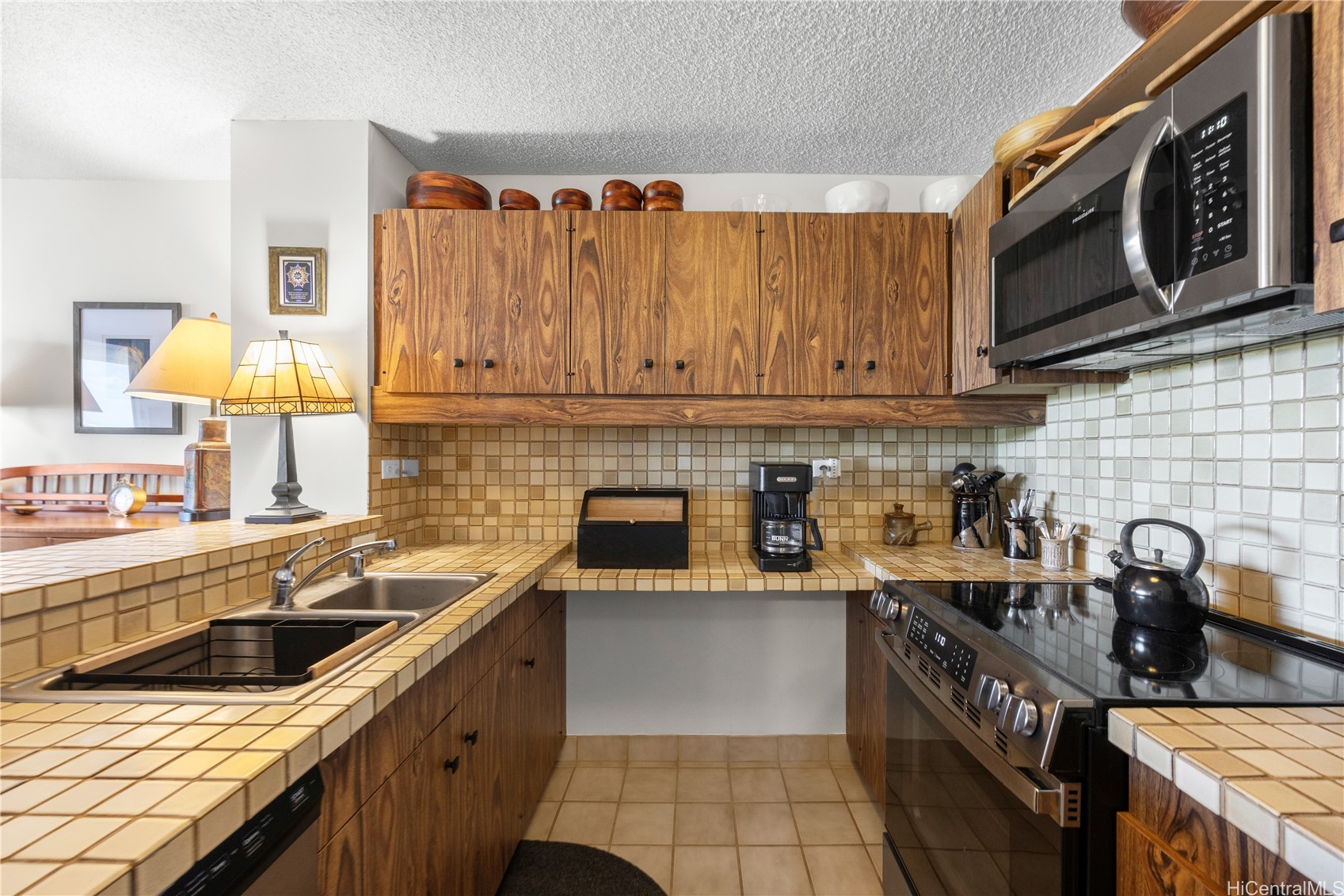 1717 Mott Smith Drive 2904