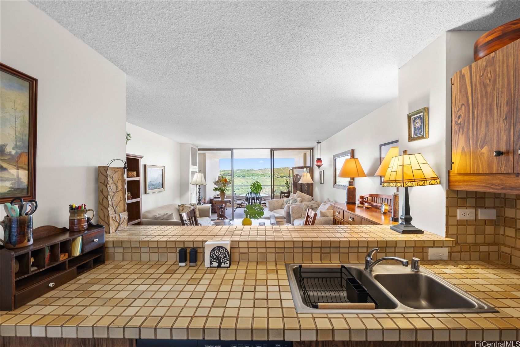 1717 Mott Smith Drive 2904
