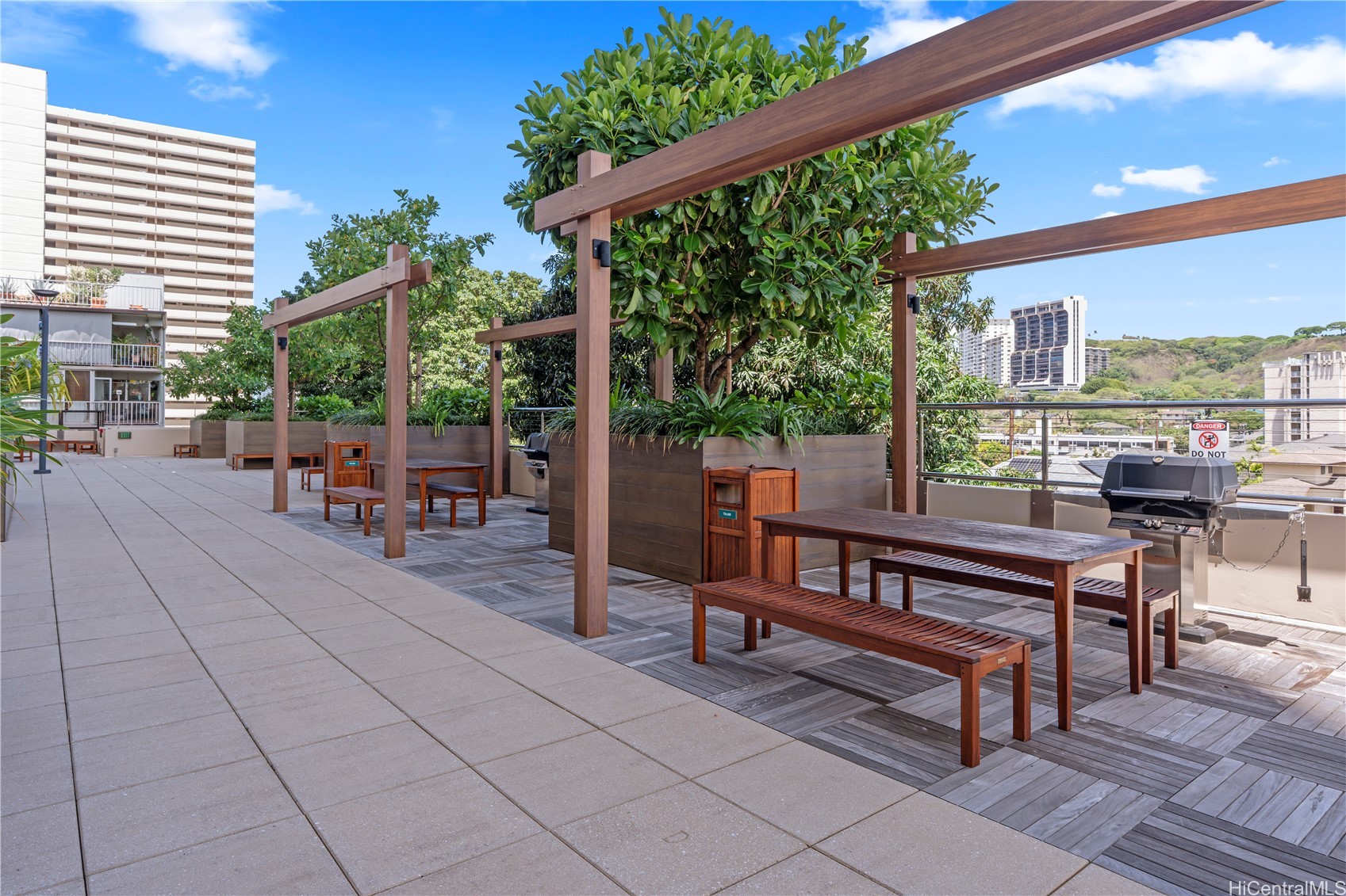 1717 Mott Smith Drive 2904