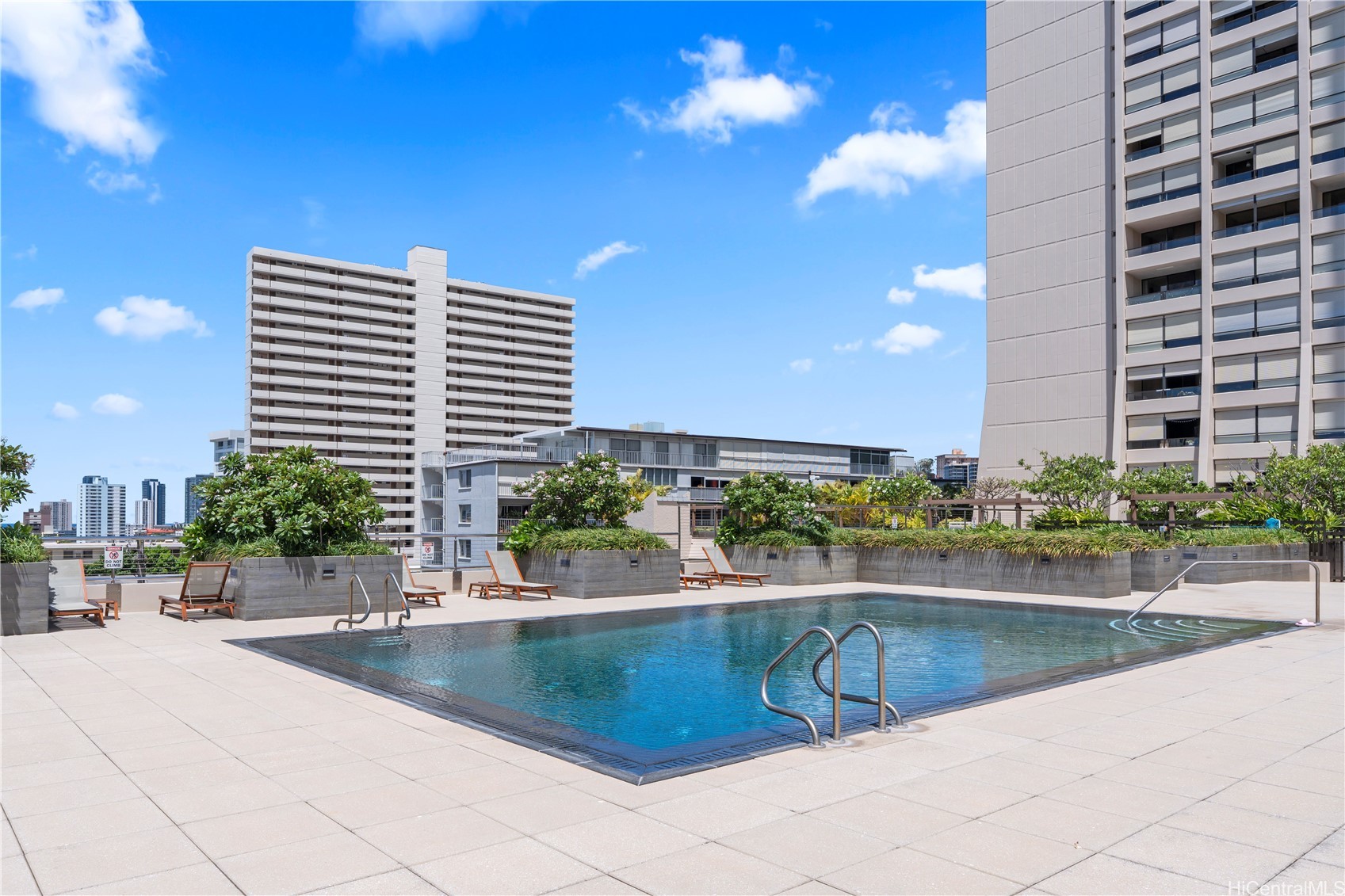 1717 Mott Smith Drive 2904