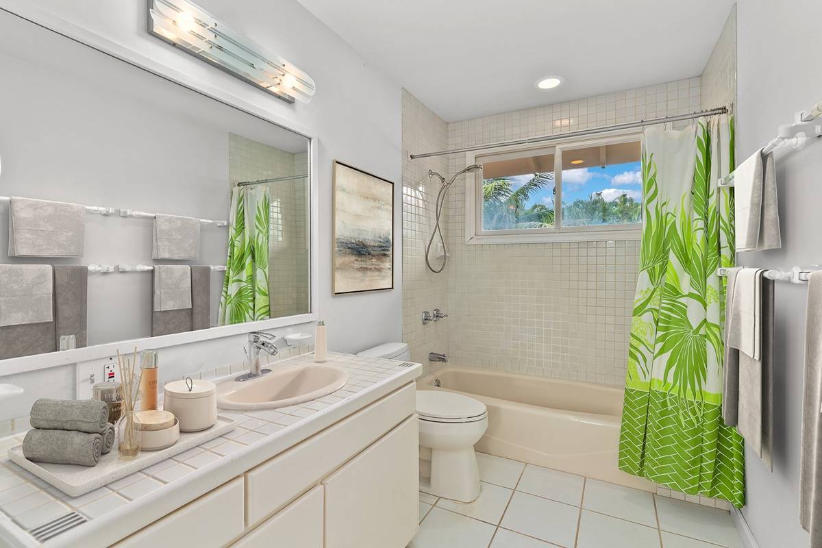 6966 Pomaikai St