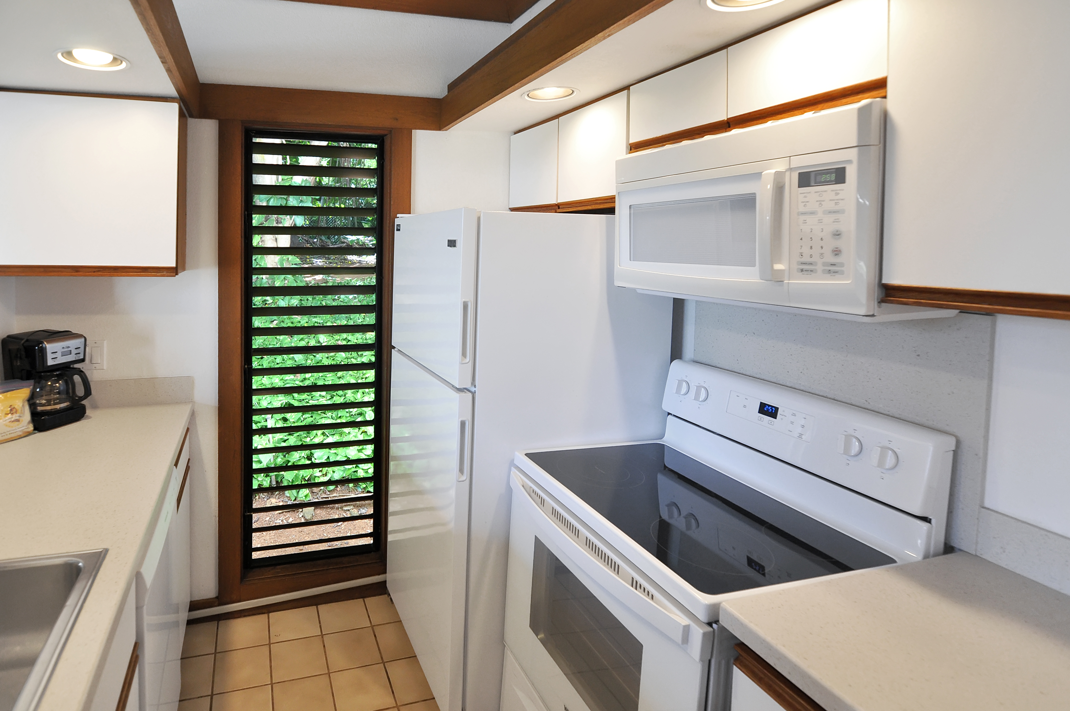 2253 POIPU RD 319