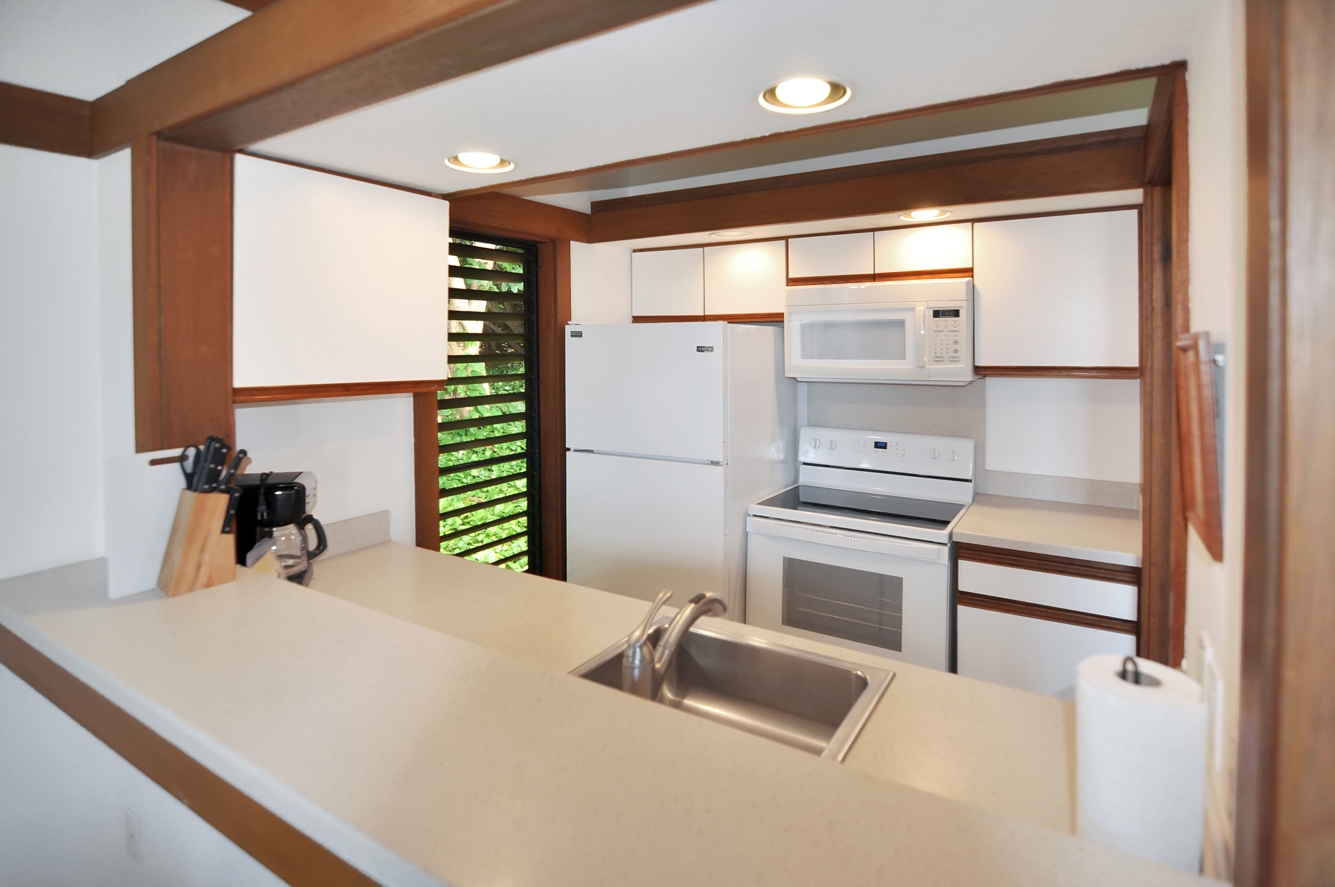 2253 POIPU RD 319