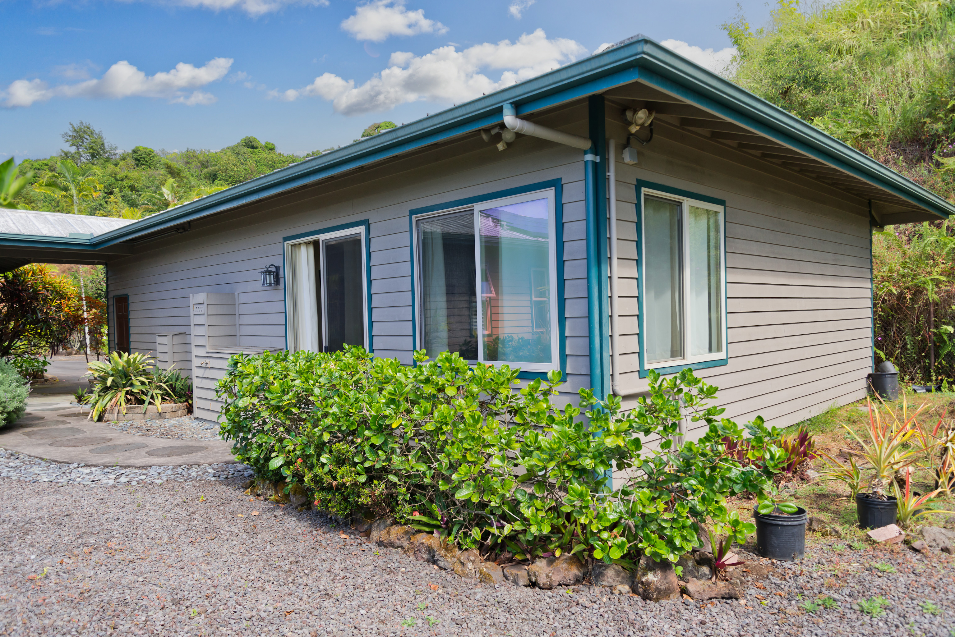 82-1076 NANAINA LANI PL