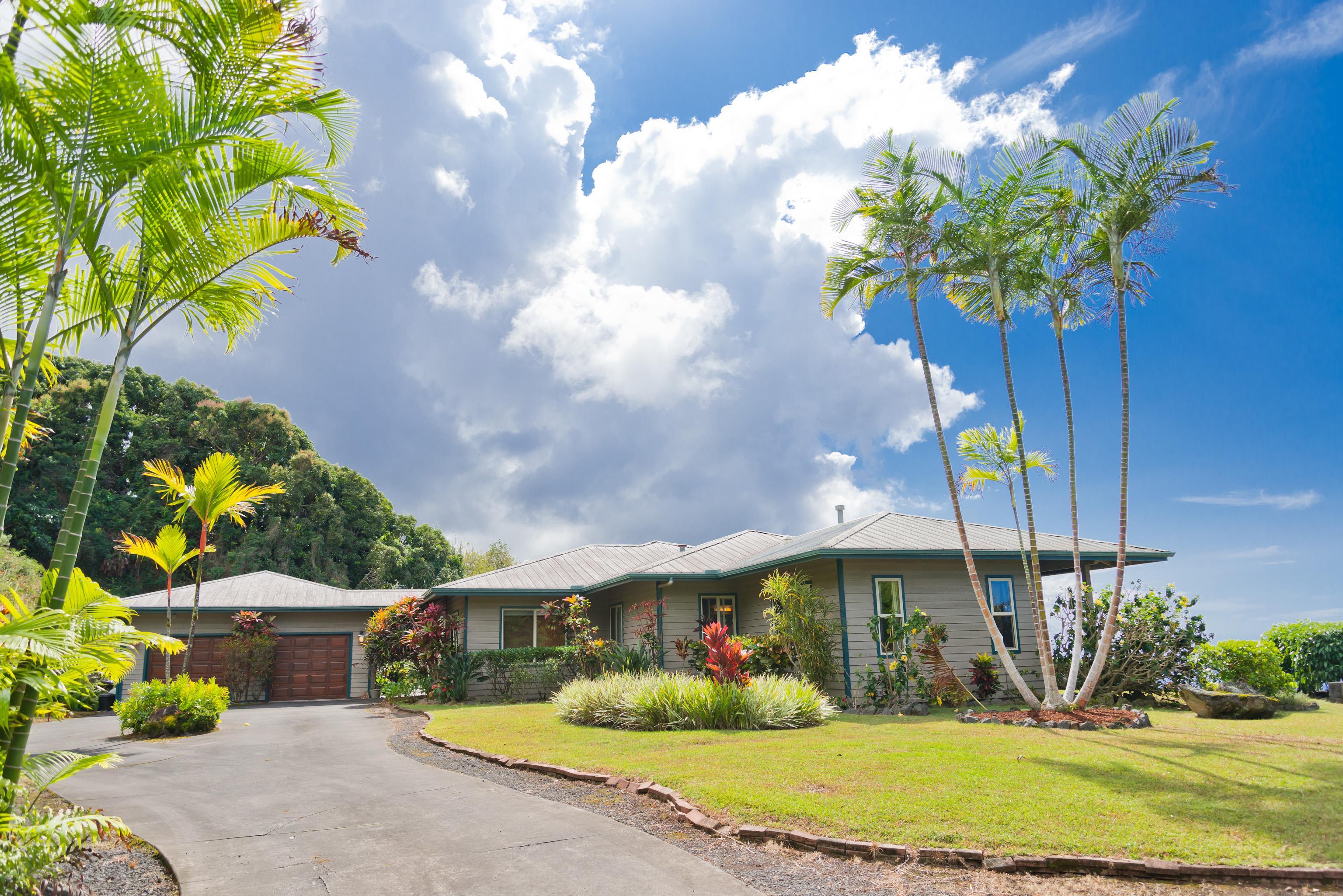 82-1076 NANAINA LANI PL