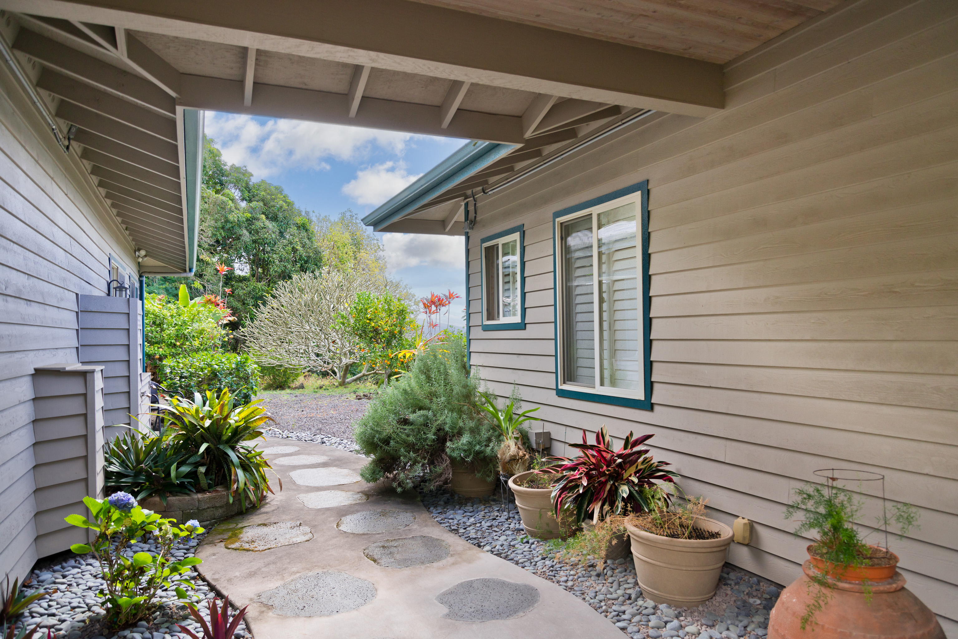 82-1076 NANAINA LANI PL