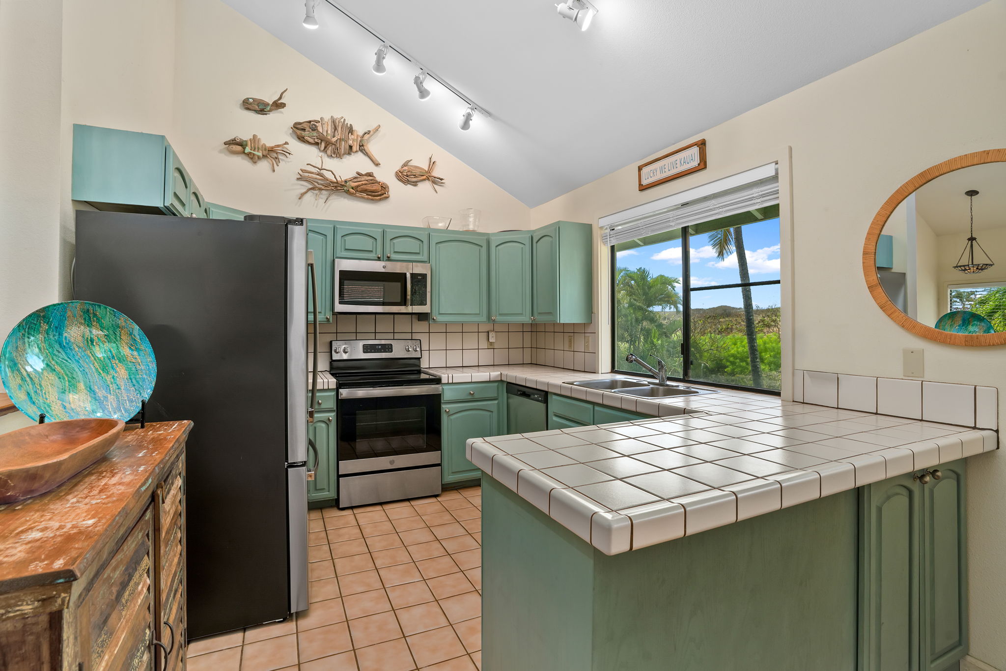 1674 KELEKA RD