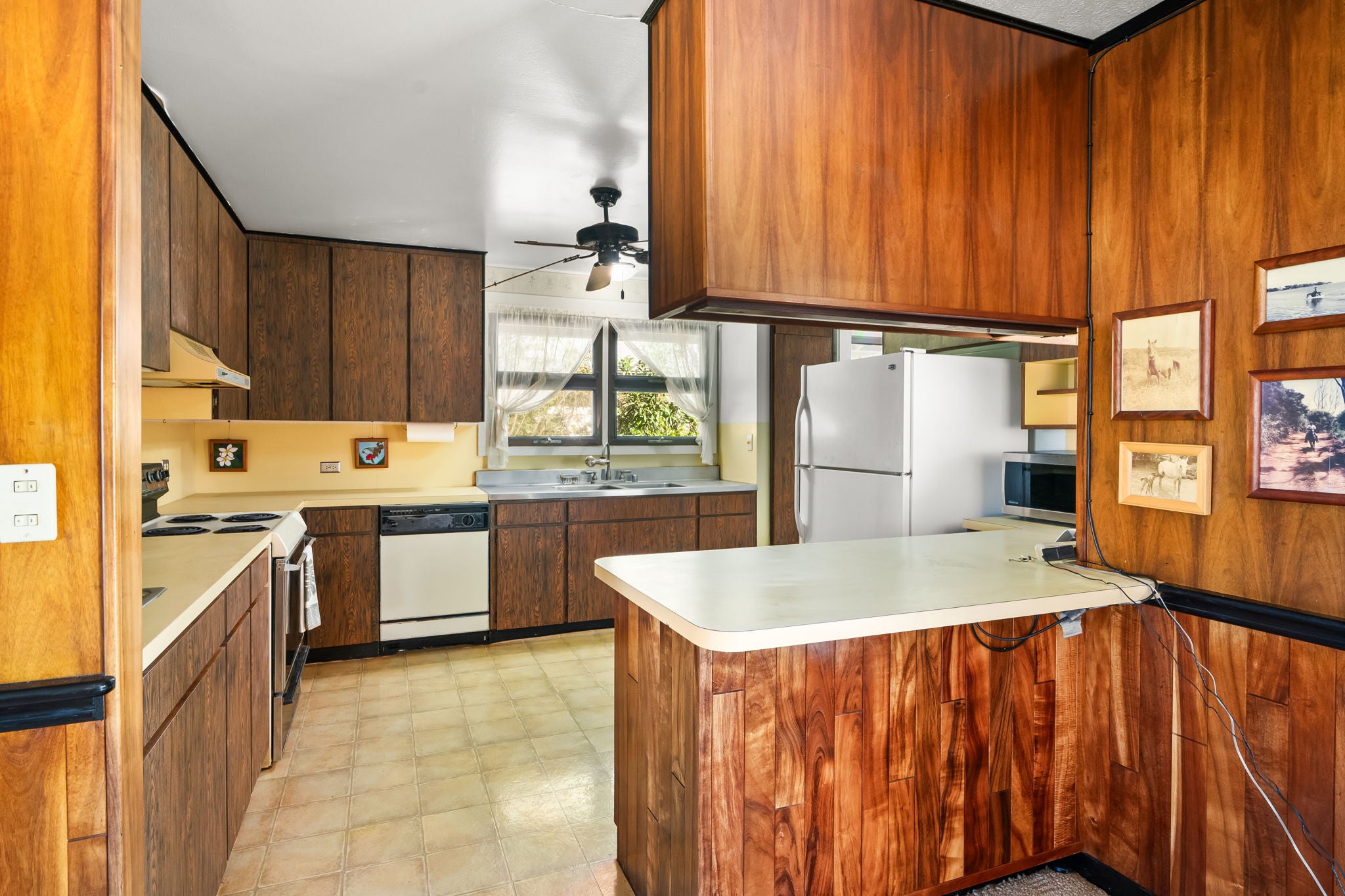 8585 KAUMUALII HWY